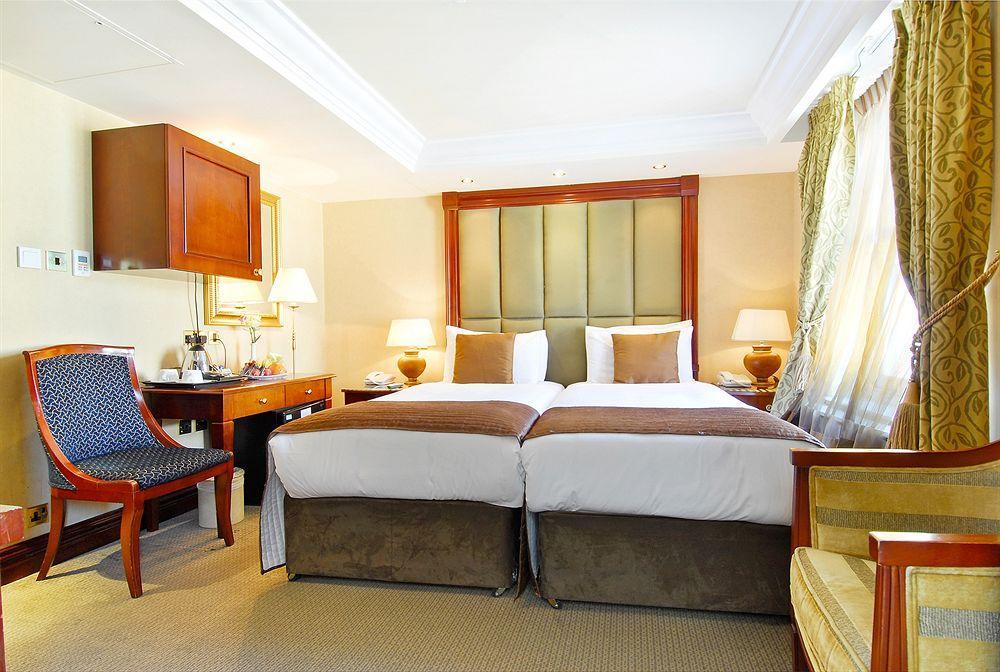 Moonlight 3* London